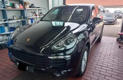 Porsche Cayenne 2016 — SUV de prestige 259 ch, historique sans sinistre — vista esterna