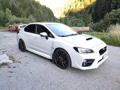 Subaru WRX STI Luxury 2014 — Berline sportive turbo 4WD, échappement Invidia Q300 — exterior view