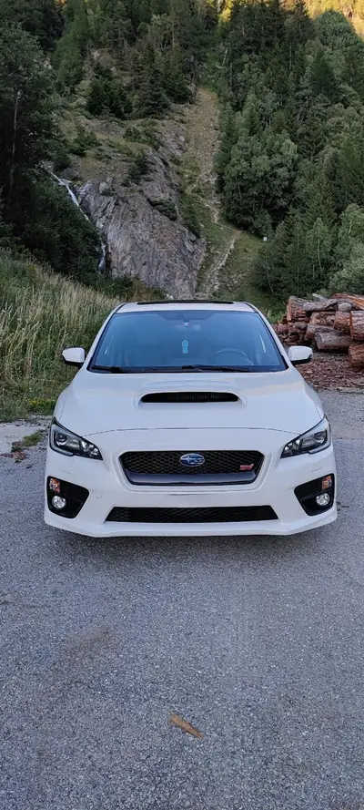 Subaru WRX STI Luxury 2014 — Berline sportive turbo 4WD, échappement Invidia Q300 — side view