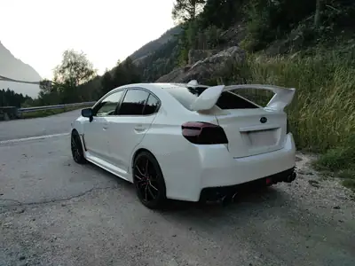 Subaru WRX STI Luxury 2014 — Berline sportive turbo 4WD, échappement Invidia Q300 — interior