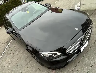 Mercedes-Benz E 220 — Berline de prestige diesel, première main, entretien à jour — exterior view