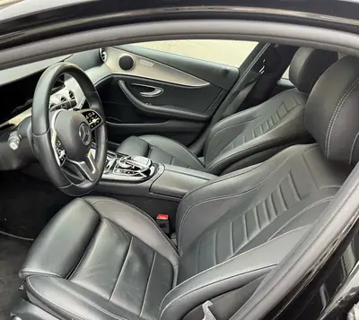 Mercedes-Benz E 220 — Berline de prestige diesel, première main, entretien à jour — dashboard