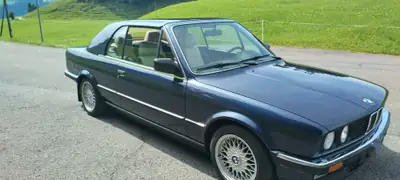 BMW 325 Cabriolet E30 — Classique intemporel de 1989, moteur 2.5L performant — vue extérieure