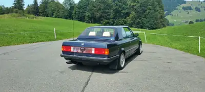 BMW 325 Cabriolet E30 — Classique intemporel de 1989, moteur 2.5L performant — arrière