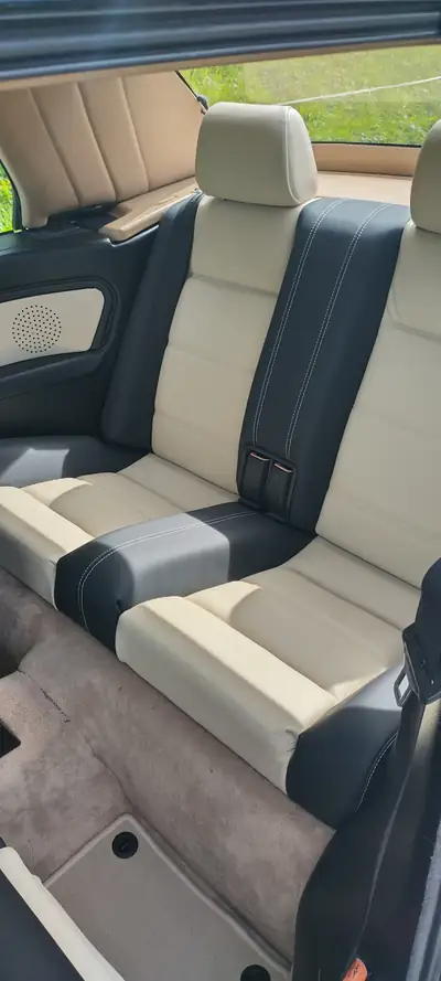 BMW 325 Cabriolet E30 — Classique intemporel de 1989, moteur 2.5L performant — détail