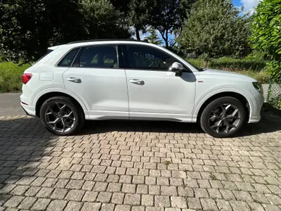 Audi Q3 45 TFSI e S line — SUV hybride rechargeable, 26'000 km seulement — côté