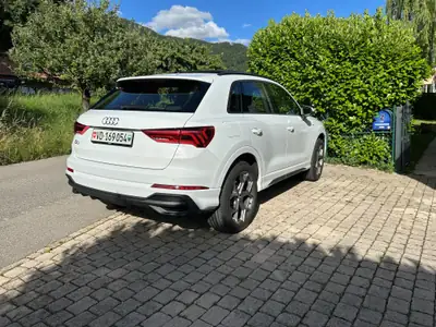 Audi Q3 45 TFSI e S line — SUV hybride rechargeable, 26'000 km seulement — arrière