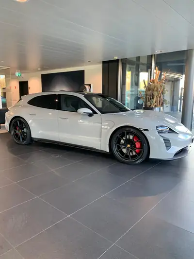 Porsche Taycan GTS Sport Turismo — Berline électrique haute performance, 15 420 km seulement — Außenansicht