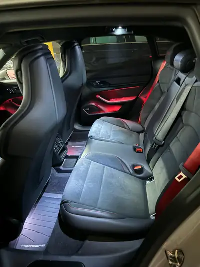 Porsche Taycan GTS Sport Turismo — Berline électrique haute performance, 15 420 km seulement — Innenraum
