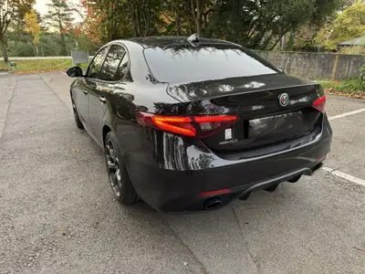 Alfa Romeo Giulia 2.0 Veloce Q4 — Berline sportive allemande, 4 roues motrices, entretien récent — côté