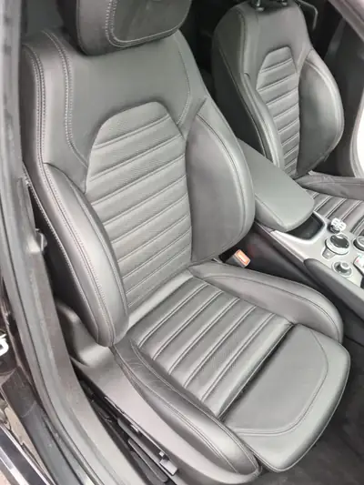 Alfa Romeo Giulia 2.0 Veloce Q4 — Berline sportive allemande, 4 roues motrices, entretien récent — Miniature 9