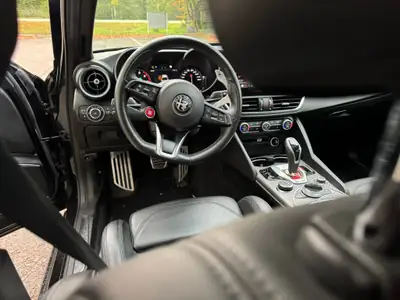 Alfa Romeo Giulia 2.0 Veloce Q4 — Berline sportive allemande, 4 roues motrices, entretien récent — Miniature 7