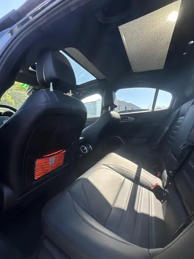 Alfa Romeo Giulia 2.0 Veloce Q4 — Berline sportive allemande, 4 roues motrices, entretien récent — Miniature 8