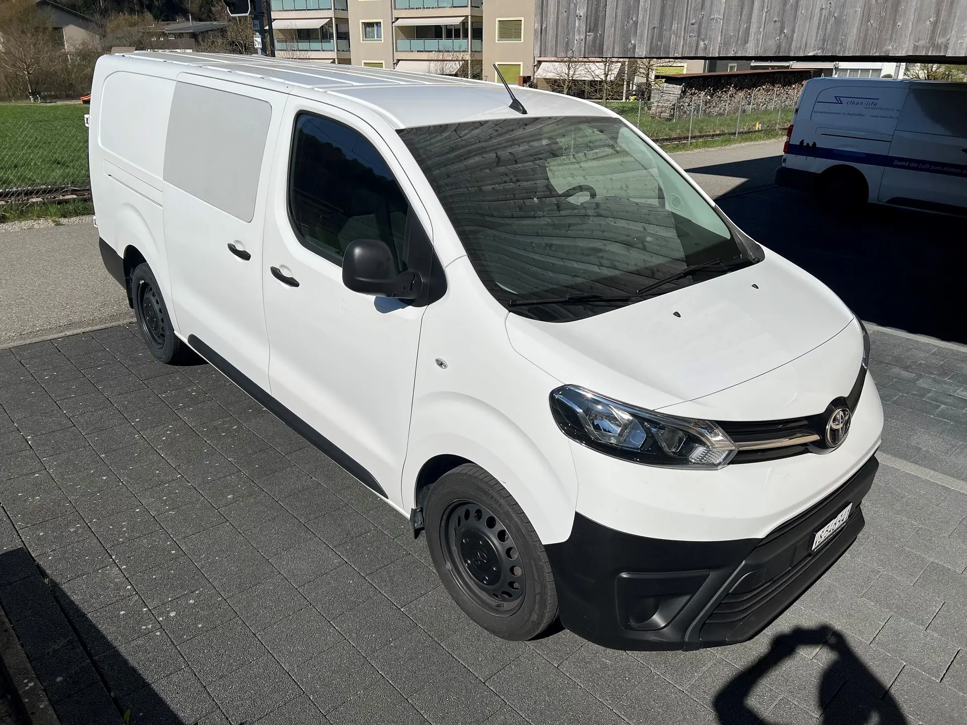 Toyota Proace 2.0D Panel Van Long 4x4 — Utilitaire polyvalent, seulement 111'710 km — vue extérieure