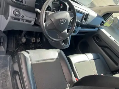 Toyota Proace 2.0D Panel Van Long 4x4 — Utilitaire polyvalent, seulement 111'710 km — Miniature 9