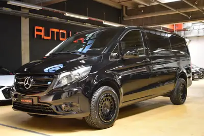 Mercedes-Benz Vito 114 BlueTEC — Utilitaire Premium All-Black avec châssis surbaissé et faible kilométrage — vue extérieure