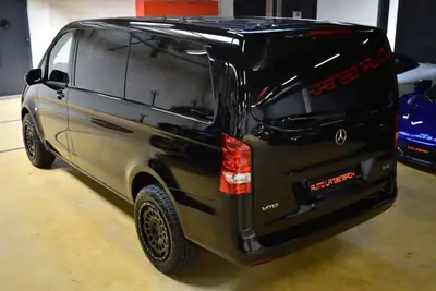 Mercedes-Benz Vito 114 BlueTEC — Utilitaire Premium All-Black avec châssis surbaissé et faible kilométrage — intérieur