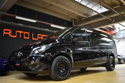Mercedes-Benz Vito 114 BlueTEC — Utilitaire Premium All-Black avec châssis surbaissé et faible kilométrage — Miniature 8