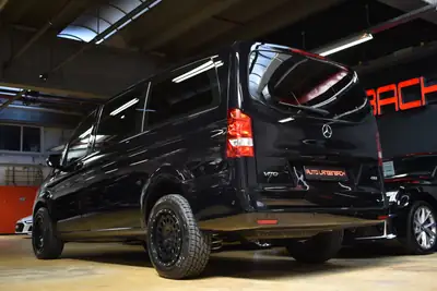 Mercedes-Benz Vito 114 BlueTEC — Utilitaire Premium All-Black avec châssis surbaissé et faible kilométrage — Miniature 9