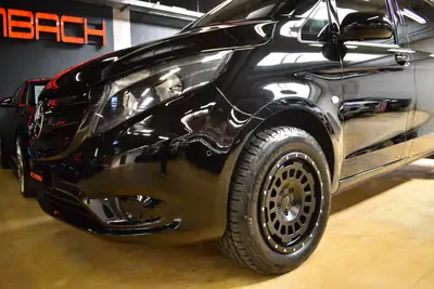 Mercedes-Benz Vito 114 BlueTEC — Utilitaire Premium All-Black avec châssis surbaissé et faible kilométrage — Miniature 11