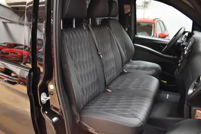 Mercedes-Benz Vito 114 BlueTEC — Utilitaire Premium All-Black avec châssis surbaissé et faible kilométrage — Miniature 16