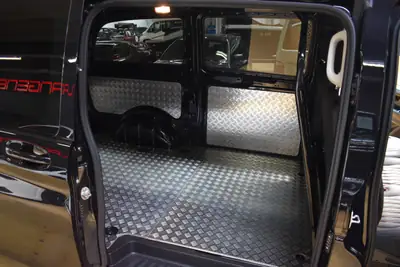 Mercedes-Benz Vito 114 BlueTEC — Utilitaire Premium All-Black avec châssis surbaissé et faible kilométrage — Miniature 21