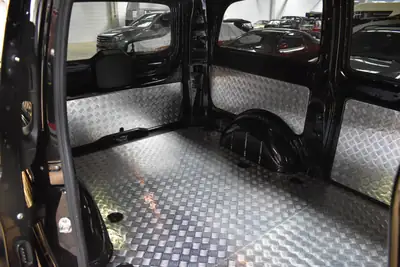 Mercedes-Benz Vito 114 BlueTEC — Utilitaire Premium All-Black avec châssis surbaissé et faible kilométrage — Miniature 22