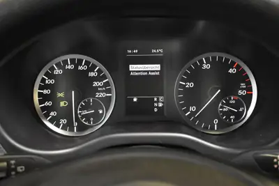 Mercedes-Benz Vito 114 BlueTEC — Utilitaire Premium All-Black avec châssis surbaissé et faible kilométrage — Miniature 30