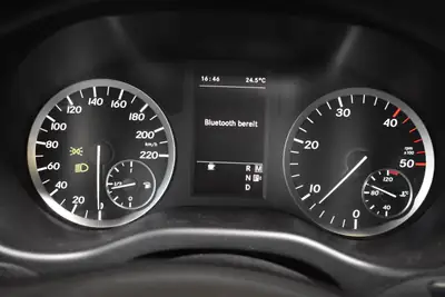 Mercedes-Benz Vito 114 BlueTEC — Utilitaire Premium All-Black avec châssis surbaissé et faible kilométrage — Miniature 28
