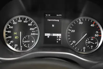 Mercedes-Benz Vito 114 BlueTEC — Utilitaire Premium All-Black avec châssis surbaissé et faible kilométrage — Miniature 29