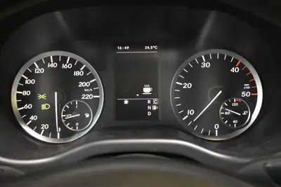 Mercedes-Benz Vito 114 BlueTEC — Utilitaire Premium All-Black avec châssis surbaissé et faible kilométrage — Miniature 31