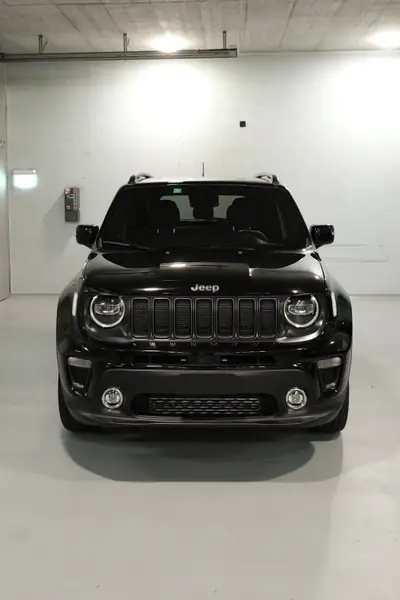 Jeep Renegade 2.0 CRD 140 S AWD — Diesel robuste, transmission automatique, 4x4 polyvalent — fianco
