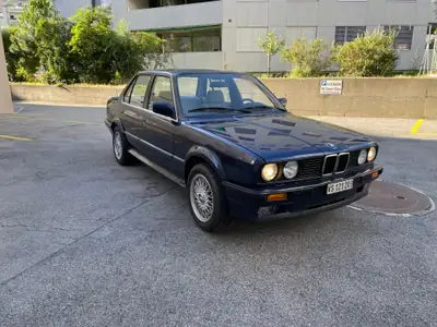 BMW 325iX A 1990 — Berline intégrale classique, fraîchement contrôlée — vista esterna