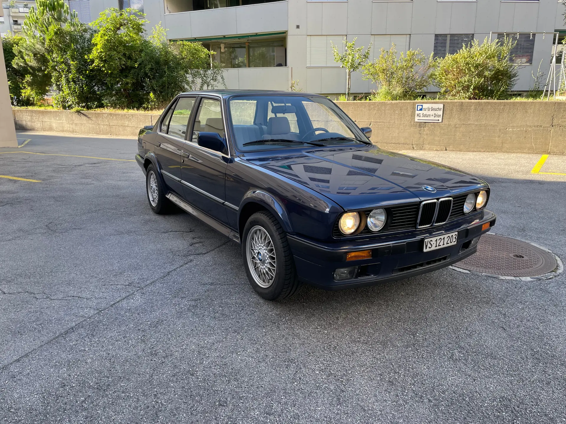 BMW 325iX A 1990 — Berline intégrale classique, fraîchement contrôlée — vista esterna