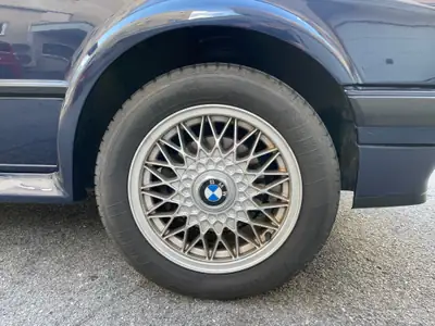 BMW 325iX A 1990 — Berline intégrale classique, fraîchement contrôlée — dettaglio