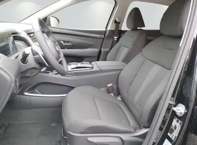Hyundai Tucson 1.6 TGDI HEV Amplia — SUV hybride essence, 29 000 km seulement — vista posteriore