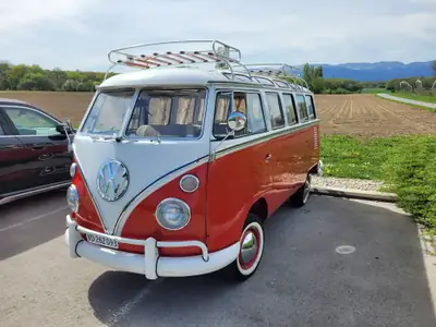 VW T1 — La légende du camping-car, modèle brésilien rare avec 23 fenêtres — Heckansicht