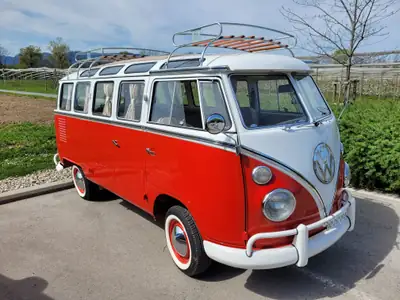 VW T1 — La légende du camping-car, modèle brésilien rare avec 23 fenêtres — Außenansicht