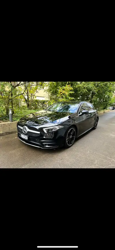 Mercedes-Benz Classe A 180 d AMG Line — Compacte diesel élégante, toit panoramique — Seitenansicht