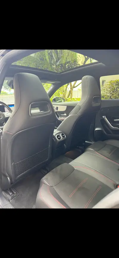 Mercedes-Benz Classe A 180 d AMG Line — Compacte diesel élégante, toit panoramique — Detail