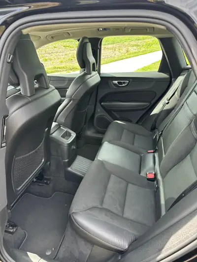 Volvo XC60 T8 eAWD Inscription — SUV hybride rechargeable, 127'000 km, traction intégrale — Miniature 8