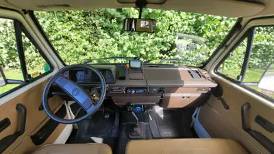 VW T3 Syncro Caravelle — Légende des années 80, aménagement camping haut de gamme — Miniatura 8