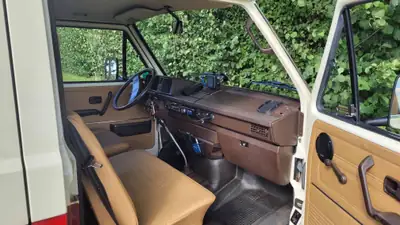 VW T3 Syncro Caravelle — Légende des années 80, aménagement camping haut de gamme — Miniatura 7
