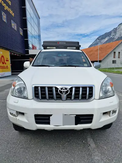 Toyota Land Cruiser 3.0 TD Linea Terra — SUV robuste avec équipement camping intégré — Außenansicht