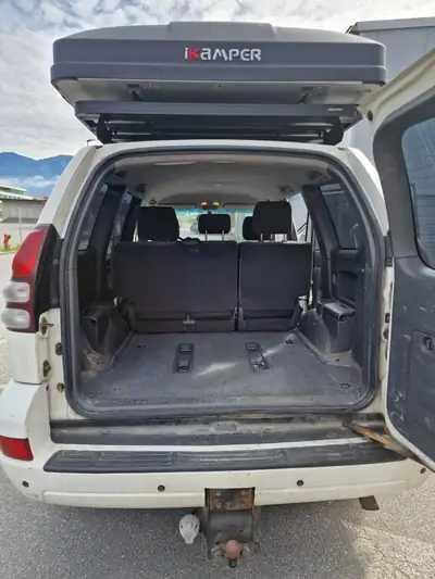 Toyota Land Cruiser 3.0 TD Linea Terra — SUV robuste avec équipement camping intégré — Detail