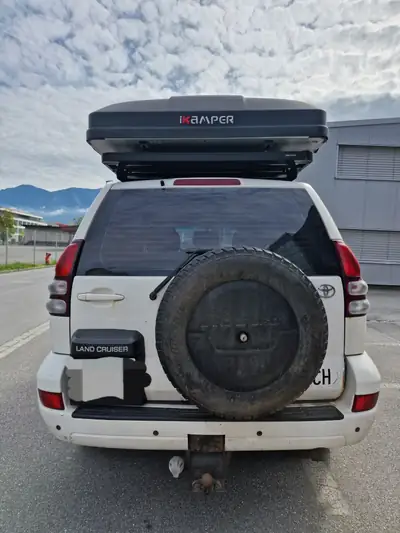 Toyota Land Cruiser 3.0 TD Linea Terra — SUV robuste avec équipement camping intégré — Innenraum