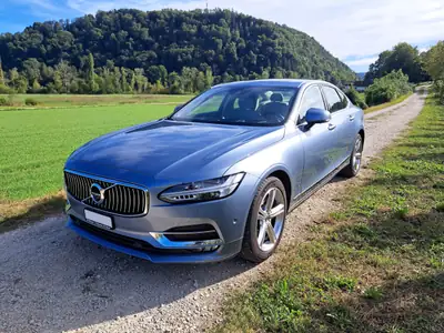 Volvo S90 T6 AWD Inscription — Berline suédoise premium, 320 ch, hivernaux neufs — vista esterna