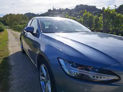 Volvo S90 T6 AWD Inscription — Berline suédoise premium, 320 ch, hivernaux neufs — fianco