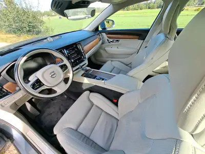 Volvo S90 T6 AWD Inscription — Berline suédoise premium, 320 ch, hivernaux neufs — Miniatura 9