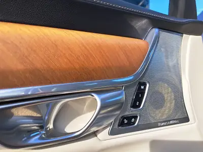 Volvo S90 T6 AWD Inscription — Berline suédoise premium, 320 ch, hivernaux neufs — Miniatura 10